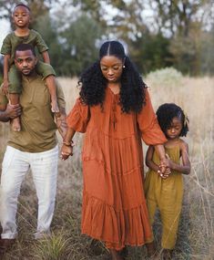 Family Photo Outfits Black, Fall Family Outfits, Photoshoot Style, Fall Family Photo Outfits, Fall Family Pictures, Family Picture Outfits, Black Love Couples