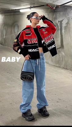 Step into Style: Trendy Women's Jeans Jacket Outfits Race Jacket Outfit, Sports Jacket Outfit, Racing Jacket Outfit, Tomboy Outfit Ideas, Pakaian Hipster, Vintage Racing Jacket, Street Style Outfits Casual, Race Outfit