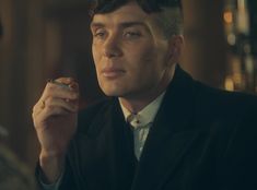 Alcoholic Drinks Pictures, Peaky Blinders Tommy Shelby, Tommy Shelby, Character Actor, Cillian Murphy, Peaky Blinders, Man Alive, Art Pictures