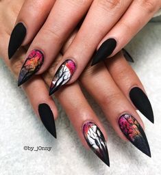 creepy! Black Halloween Nails, Black Stiletto Nails, Stiletto Nails Designs, Black Nail Designs