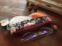 Open eyes purse, Quilting, Patchwork eye purse, Sashiko embroidery purse in textile Japanese fabrics and wool ,hand sewn. Sunglasses Case