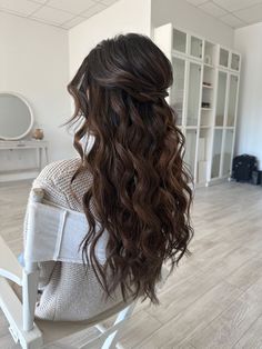 Loose Curls Hairstyles Half Up, Half Up Hair With Curls, Hairstyles With Soft Curls, Curled Hair Wedding Guest, Bridal Half Up Half Down Hair Braid, Hair Setting Styles For Long Hair, Hair Color For Beginners, Wedding Hairstyles For Long Hair Off Shoulder Dress, Waltz Hairstyle