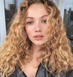 Tanya Kizko, Curly Hair Photos, Blonde Curly Hair, Pinterest Hair, Curly Hair With Bangs, Ombre Hair Color, Curly Hair Cuts, Box Braids Hairstyles, Hair Inspo Color