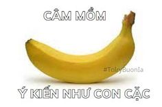 a yellow banana with the words cam mom written in spanish on it's side