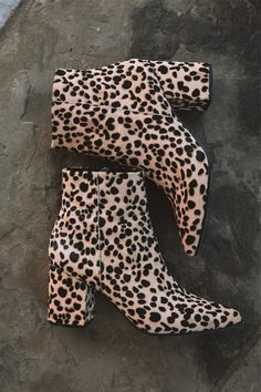 Patterned Boots, Leopard Print Accessories, How To Have Style, Drops Baby, Leopard Print Boots, Print Boots, Womens Black Booties, Cool Baby, Animal Print Shoes