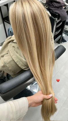 Blonde hair Gold Blonde Highlights, Honey Blonde Hair, Blonde Hair With Highlights, Honey Blonde, Hair Dye, Dyed Hair, Hair Inspo, Cute Hairstyles, Blonde Hair