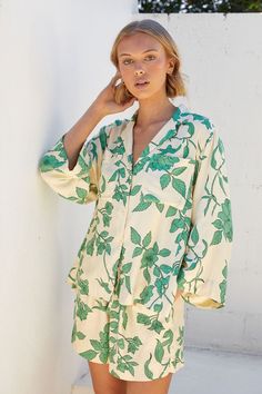 Peta Sleep Set - Twill - Romantic Floral Relaxed Fit Viscose Blouse For Loungewear, Green Relaxed Fit Blouse For Loungewear, Green Viscose Top For Vacation, Green Viscose Tops For Vacation, Green Relaxed Fit Blouse With Camp Collar, Oversized Viscose Casual Tops, Spring Loungewear Blouse In Viscose, Green Relaxed Fit Top For Daywear, Green Relaxed Fit Viscose Tops