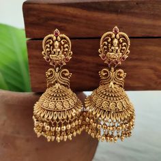 Drops Necklace, Earrings Jhumka, Temple Jewellery Earrings, Gold Jhumka Earrings, Gold Temple Jewellery, Fashion Pic, Gold Earrings Models, Antique Jewellery Designs, Gold Jewelry Simple Necklace