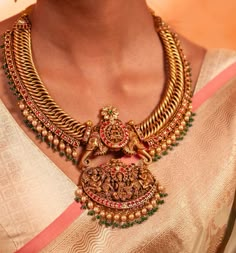 Jalebi Design Necklace, Gold Choker Designs, Vanki Designs Jewellery, Kerala Jewellery, Big Necklaces, Simple Gold Jewelry