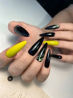 Black Manicure Designs, Goth Green Nails, Black And Green Stiletto Nails, Tulip Nails, Disney Acrylic Nails, Holloween Nails, Vintage Nails, Winter Nails Acrylic, Goth Nails