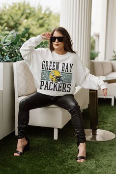 Stand out from the crowd in our Green Bay Packers premium fleece long sleeve sweatshirt. Boasting an oversized fit, crewneck and ribbed knit neckline, wrists, and waistband, it effortlessly blends comfort with fashion. Show your support for your favorite school or team in this irresistibly soft sweatshirt. Long Sleeve Sweatshirt, Green Bay Packers, Green Bay, Long Sleeve Sweatshirts, Drop Shoulder, Ribbed Knit, Fitness Models, Fashion Show, Crew Neck