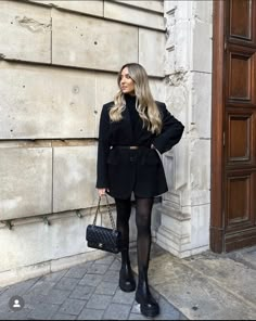 Madrid Outfits, Outfit Botas, Vsco Girl Aesthetic, Elegant Classy Outfits, Summer Office Outfits, Outfit Inspo Cute, High Waisted Dress, Chic Business Casual, High Waisted Dress Pants