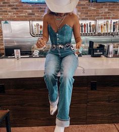 Stampede Outfit, Traje Cowgirl, Nashville Style Outfits, Country Concert Outfit Ideas, Nfr Outfits, Nfr Fashion, Cowgirl Style Outfits, Concert Fit, Concert Outfit Ideas