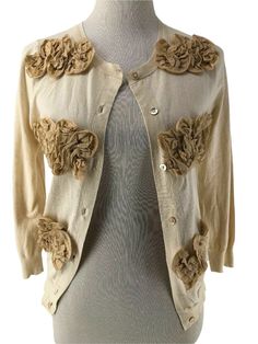 J Crew Ivory Cream Rosette Button Front Lightweight Cardigan Sweater Womens Size Small Style 21618 Sweater: 100% Cotton Rosettes: 70% Cotton; 30% Silk In great condition - small stain on shoulder - please see all photos and description for measurements and condition Chest: 37" Length: 22" Sleeve length: 20" *All measurements are approximate and are taken with the article lying flat and unstretched. These measurements are always the best guideline for fit, as sizes and fits vary widely even withi Spring Cream Sweater With Button Closure, Cream Button Closure Sweater For Spring, Cream Cardigan With Buttons For Spring, Cream Colored Cardigan, Crew Neck Cardigan, Jcrew Collection, Button Down Cardigan, Ladies Tops, Lightweight Cardigan