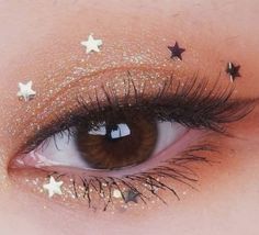 Stars On Eyes Makeup, Star Themed Eye Makeup, Night Under The Stars Makeup, Simple Carnival Makeup, Niall Horan Concert Makeup Ideas, Space Themed Makeup Simple, Simple Star Makeup, Star Eye Makeup Look, Star Themed Makeup