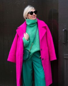 Colorful Winter Outfits, Color Blocking Outfits, Pantone Color Of The Year, Viva Magenta, Red Glasses, Fashion Blogger Style, Event Outfit, Pink Coat