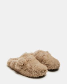 BOHAN Natural Faux Fur Slip-On | Women's Flats – Steve Madden Etsy Must Haves, Slippers Aesthetic, Fur Mules, Summer Wardrobe Staples, Pretty Shoes Sneakers, Steve Madden Store, Waterproof Sneakers, Fur Slippers, Girly Shoes