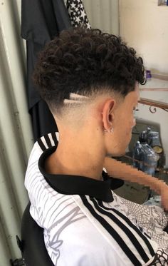 Men Fade Haircut Short, Men Haircut Curly Hair, Taper Fade Haircut, Fresh Haircut, Low Fade, Mens Fade