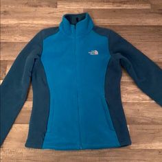 Never Worn Very Soft & Stretchy Fits Xs/S Blue Long Sleeve Fleece Jacket For Winter, Outdoor Fitted Blue Top, Blue Fitted Top For Outdoor, Blue Fitted Tops For Outdoor, Fitted Blue Top For Outdoor Wear, Blue Casual Long Sleeve Fleece Jacket, Blue Long Sleeve Casual Fleece Jacket, Spring Blue The North Face Outerwear, Blue The North Face Outerwear For Spring