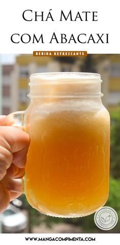 a person holding a glass jar filled with liquid and text that reads cha mate com abacaxi