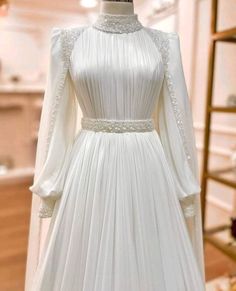 White wedding dress Black Soiree Dress, Arab Style, Bride Dress Simple, Classy Wedding Dress, Soiree Dress, Gowns Dresses Elegant, Stylish Wedding Dresses