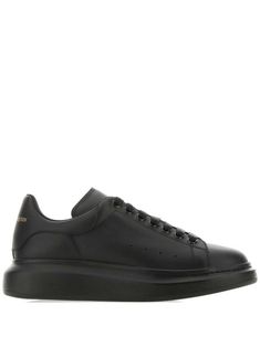 black leather branded heel counter logo-print tongue front lace-up fastening round toe flat rubber sole Classic Lace-up Sneakers With Branded Heel Counter, Streetwear Low-top Sneakers With Leather Sole, Low-top Platform Sneakers With Leather Sole For Streetwear, Classic High-top Sneakers With Branded Heel Counter, Classic Black Sneakers With Leather Sole, Luxury Sneakers With Textured Sole For Streetwear, Classic Black Custom Sneakers With Studded Outsoles, Classic High-top Sneakers With Leather Sole For Streetwear, Classic Leather-sole High-top Sneakers For Streetwear