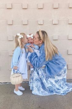 Mommy Baby Matching Outfits, Toile Skirt, Mom And Me Outfits, Linen Hair Bows, Toddler Outfits Girl, Newborn Style, Blue Fur Coat, Daughter Photo Ideas, Mother Daughter Photos