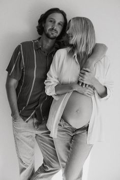 Pregnancy Photoshoot Studio Maternity Photos, Pregnancy Photos Couples, Maternity Photography Poses Pregnancy Pics, Couple Pregnancy Photoshoot, Maternity Photoshoot Outfits, Maternity Studio