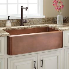 Cooper Kitchen, Copper Farmhouse Sink, Wood Countertops Kitchen, Brass Towel Bar, Pedestal Tub, Casual Kitchen, Japanese Soaking Tubs, Kitchen Sinks Farmhouse, Kitchen Appliances Luxury