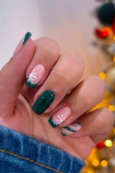 Green Winter Nails /nailsbynicole.. Green Winter Nails, Christmas Nail Designs, Green Nails, Winter Nails, Christmas Nails, Simple Nails, Natural Nails, Short Nails, Gel Nails