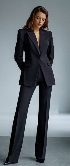 Black Suit Ideas Women, Black Suits For Women Classy, Formal Business Woman Outfit, Black Suit Female, Women Power Suit, Classy Suits For Women, Women In Business Suits, Feminine Suits, Womens Power Suit