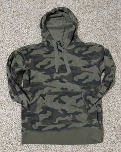 AMERICAN EAGLE CAMOUFLAGE HOODED SWEATSHIRT SIZE XSMALL Military Style Long Sleeve Hoodie With Adjustable Hood, Camouflage Cotton Sweatshirt With Drawstring Hood, Camouflage Fleece Hoodie With Drawstring Hood, Camouflage Fleece Hooded Hoodie, Camouflage Fleece Hoodie, Casual Camouflage Hoodie With Drawstring, Camouflage Cotton Hooded Sweatshirt, Camouflage Fleece Hoodie Sweatshirt, Camouflage Hoodie Sweatshirt With Adjustable Hood