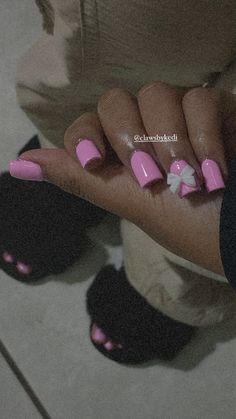 Shorties Nails Simple, Easy Short Nails Ideas, Real Short Nails Ideas, Dip Nail Ideas Square, Simple Charm Nails, Short Pink Duck Nails, Kid Nails Ideas, Nail Inspiration Summer 2024 Square, Black And Pink Nails Short