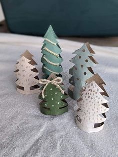 Toilet Paper Roll Christmas, Paper Roll Christmas, Paper Christmas Trees, Home Made Christmas, Diy Toilet Paper, Jul Diy, Toilet Paper Crafts, Holiday Crafts Diy, Diy Toilet