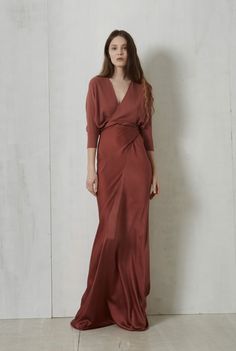 Silk Dress Long, Dress Silk, Dress Satin, Maxi Skirts, Dress Cuts, Mode Inspiration, Satin Dresses, Look Fashion, Silk Dress