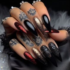 Red Glitter And Black Nails, Black Christmas Nails Stiletto, Goth Autumn Nails, Gothic Thanksgiving Nails, Classic Baddie Nails, Black And Red Nails Christmas, Stiletto Halloween Nails Designs, Mob Wife Nails, Black Fall Nails Designs