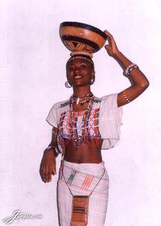 Post Pics Of Fulani Girls! - Culture (1) - Nigeria Fulani Women Nigeria, Fulani Clothes, Hausa Fashion, Fulani Culture, Africa Culture, Africa Vintage, Culture Aesthetic, Afro Punk Fashion