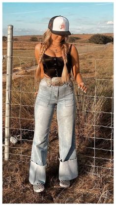 State Fair Outfits Fall, Y2k Western Fashion, Southern Outfits Women, Wallen Concert Outfit Ideas, Cute Southern Outfits, Morgan Wallen Concert Outfit Ideas, Morgan Wallen Concert Outfit, Morgan Wallen Concert, Country Concert Outfit Ideas