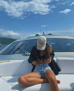 Summer Poses, Photographie Portrait Inspiration, Beach Fits, Beach Photography Poses, Beach Poses, Instagram Photo Inspiration, Summer Photos, Summer Pictures, Beach Aesthetic