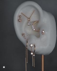 Beautiful Ear Piercings Ideas, Small Ears, Ear Curation Ideas, Ear Curation, Minimalist Ear Piercings, Unique Ear Piercings, Ear Piercings Chart, Ear Peircings