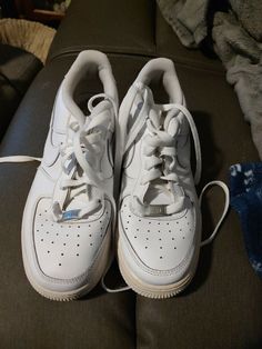 LIKE NEW BUT USED LOOK AT PICTURES NIKE SIZE 6 YOUTH Casual White Low-top Basketball Shoes, Casual Nike Air Force 1 For Sports, Casual Nike Air Force 1 With Cushioned Footbed, Nike Air Force 1 Mid-top Sports Shoes, Casual Nike Air Force 1 For Light Sports, White Low-top Casual Basketball Shoes, Round Toe Sneakers With White Laces For Light Sports, White Nike Air Force 1 For Sports, Nike Air Force 1 Casual Shoes For Light Sports