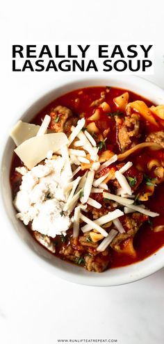 lasagna soup easy Italian Sausage Lasagna, Easy Lasagna Soup, Sausage Lasagna, Recipe Tiktok, Lasagna Soup Recipe, Savory Bites, Lasagna Noodles, Classic Lasagna, Tomato Broth