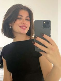 Short Hair Inspo, Italian Bob, Haircut Transformation, Girls Short Haircuts, Hair Inspiration Short, Mob Wife, Haircuts Straight Hair, Short Hair Haircuts, Cut My Hair