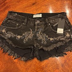 Reposhing This Item I Purchased From @Retrobydestiny. Loved It, But Ready To Rotate For Something New. Questions? Leave A Comment Below! Vintage Black Bottoms For Festival, Vintage Black Festival Bottoms, Oc Fashion, Cool Shorts, Shorts Design, Teaspoon Shorts, One Teaspoon Shorts, Double Bass, One Teaspoon