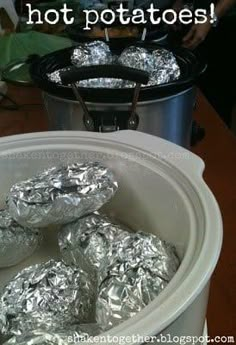 Slow Cooker Baked Potatoes, Crockpot Potatoes, Crock Pot Baked Potatoes, Slow Cooker Baking, Making Baked Potatoes, Potato Toppings, Food Bars