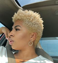 Blonde Twa Natural Hair, Blonde Twa, Nice Haircuts, Short Bleached Hair, Short Platinum Blonde Hair, Natural Haircuts, Short Hair Outfits, Future Hairstyles, Blonde Natural Hair