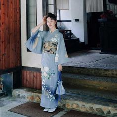 Light Blue Kimono, Yukata Women, Kimono Traditional, Japan Samurai, Japanese Yukata, Japanese Traditional Clothing, Tabi Socks, Kimono Japan, Traditional Japanese Kimono