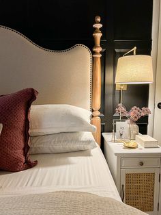 cozy bedroom lighting ideas Cozy Teen Bedroom, Cozy Bedroom Ideas For Women, Cozy Bedroom Lighting, Dark Cozy Bedroom, Bedroom Ideas Luxury, Diy Closet Doors, Simple Nightstand, Cozy Bedroom Ideas, Best Bedding