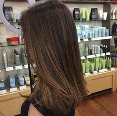 Highlights For Dark Brown Hair, Rambut Brunette, Black Hair Balayage, Brown Hair Looks, Brown Hair Inspo, Brunette Hair With Highlights, Hair Streaks, Hairstyles For Layered Hair, Brunette Balayage Hair