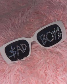 Junior H sun glasses Aesthetic Sunglasses, Junior H, Eyewear Sunglasses, Sunglasses Accessories, Beauty Book, Bathing Beauties, Accessory Gift, Electronic Accessories, Sun